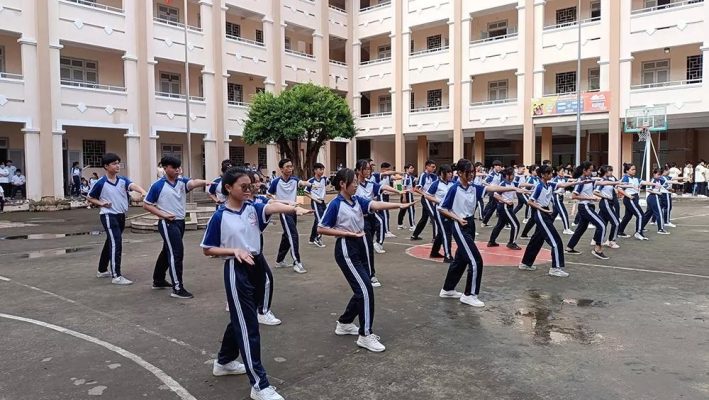 Các loại vải may đồng phục thể dục phổ biến 2 quan ao the duc di hoc