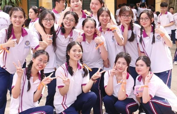 Tại sao học sinh không thích mặc đồng phục đến trường 3 ao thun nu dep