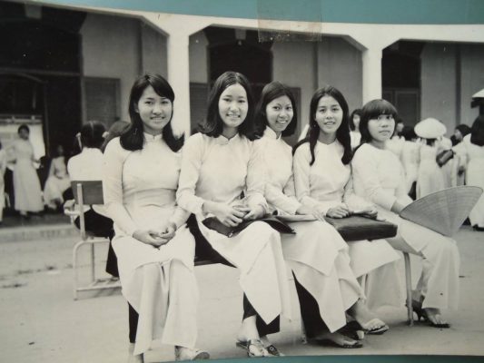 dong phuc hoc sinh nu thoi xua