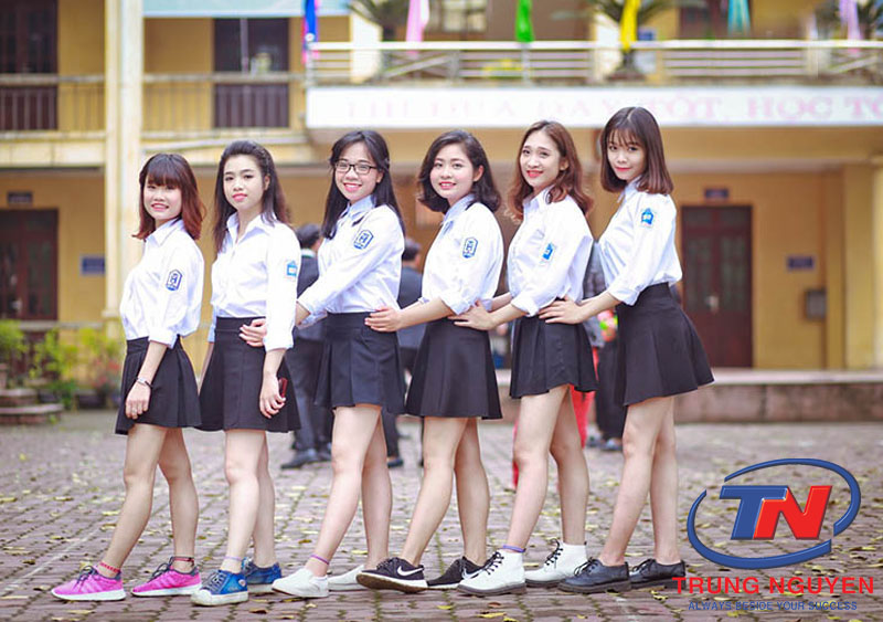 265 HS bị đình chỉ học vì mặc váy quá ngắn Cô giáo mặc đồ hầu gái  Giáo  dục Việt Nam