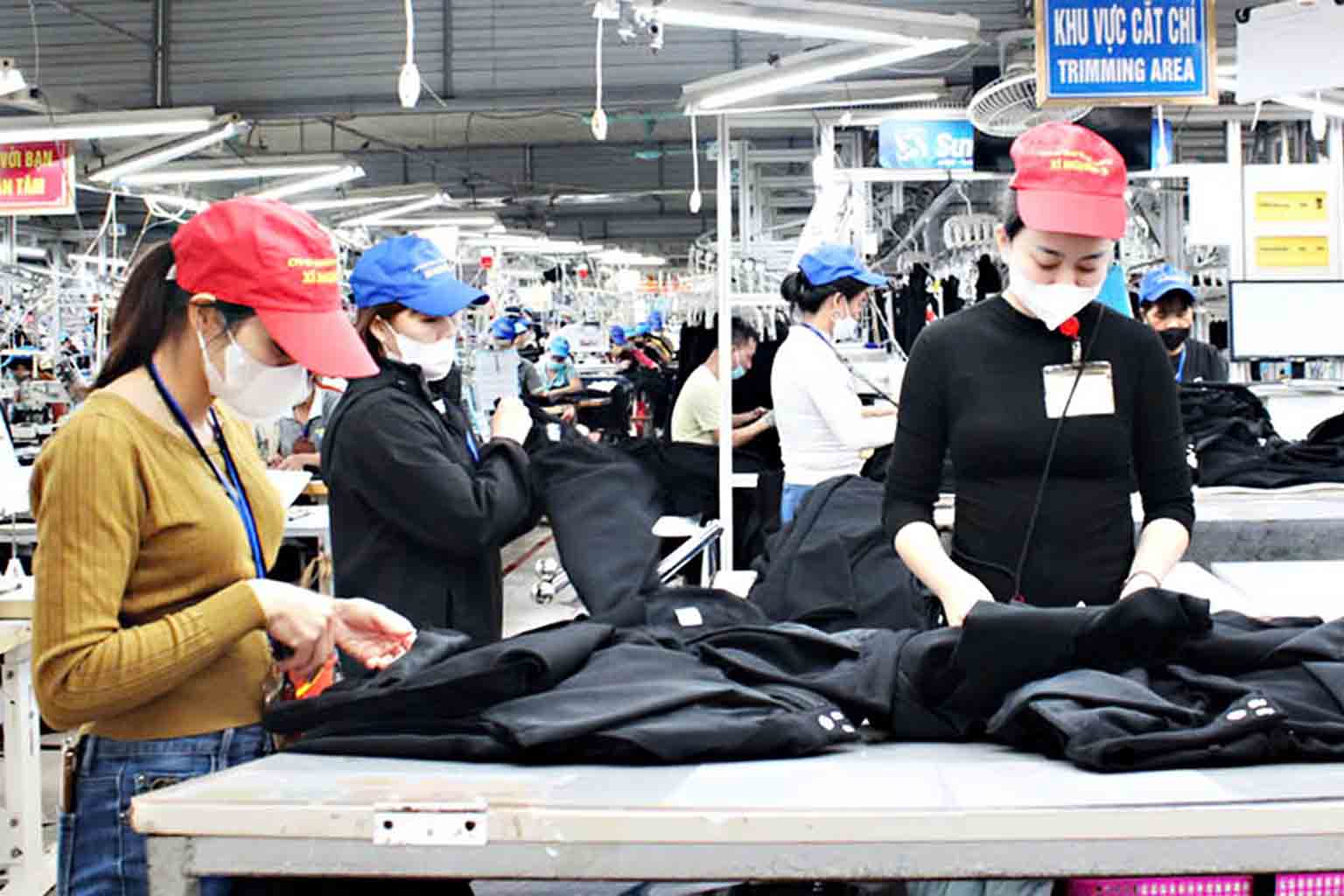 Xưởng may áo khoác giá rẻ tại hcm