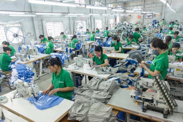 Giá Sỉ Quần Áo Tại Xưởng Phụ Thuộc Vào Những Yếu Tố Nào?